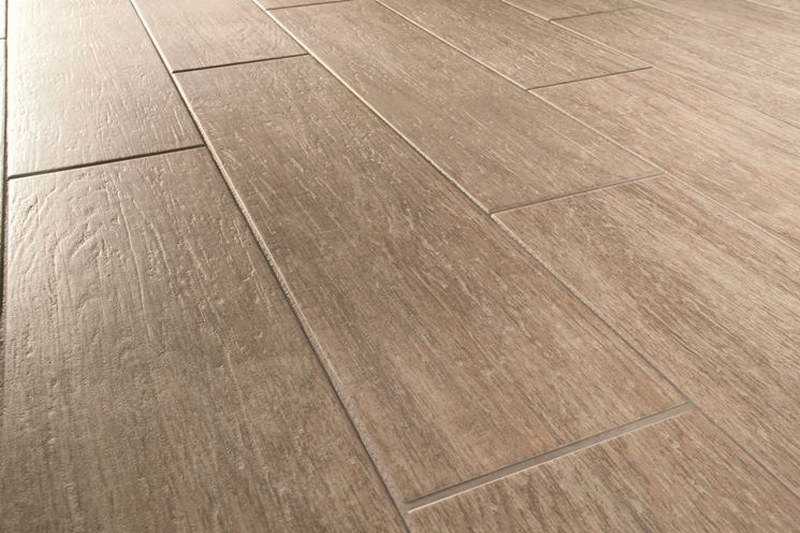 Gres porcellanato effetto parquet: caratteristiche e prezzi